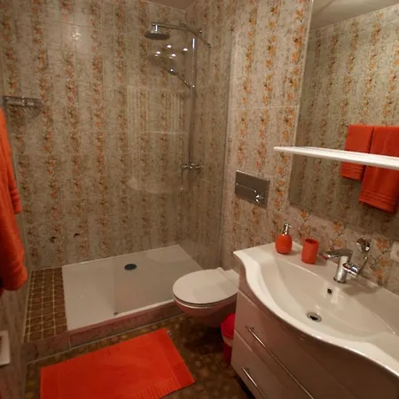 Frei 2 * טיטיזי-נוישטאדט